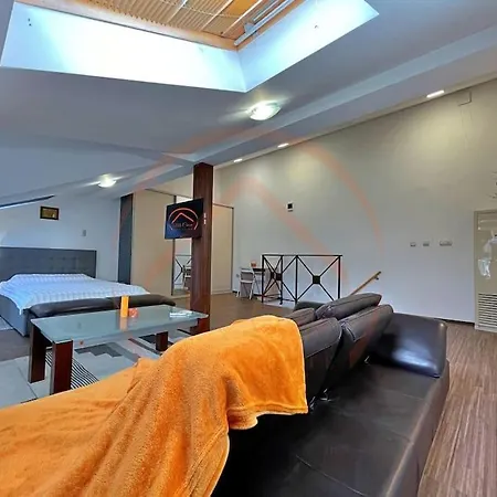 Elite Central 2br Maisonette Spacious And Stylish Apartment